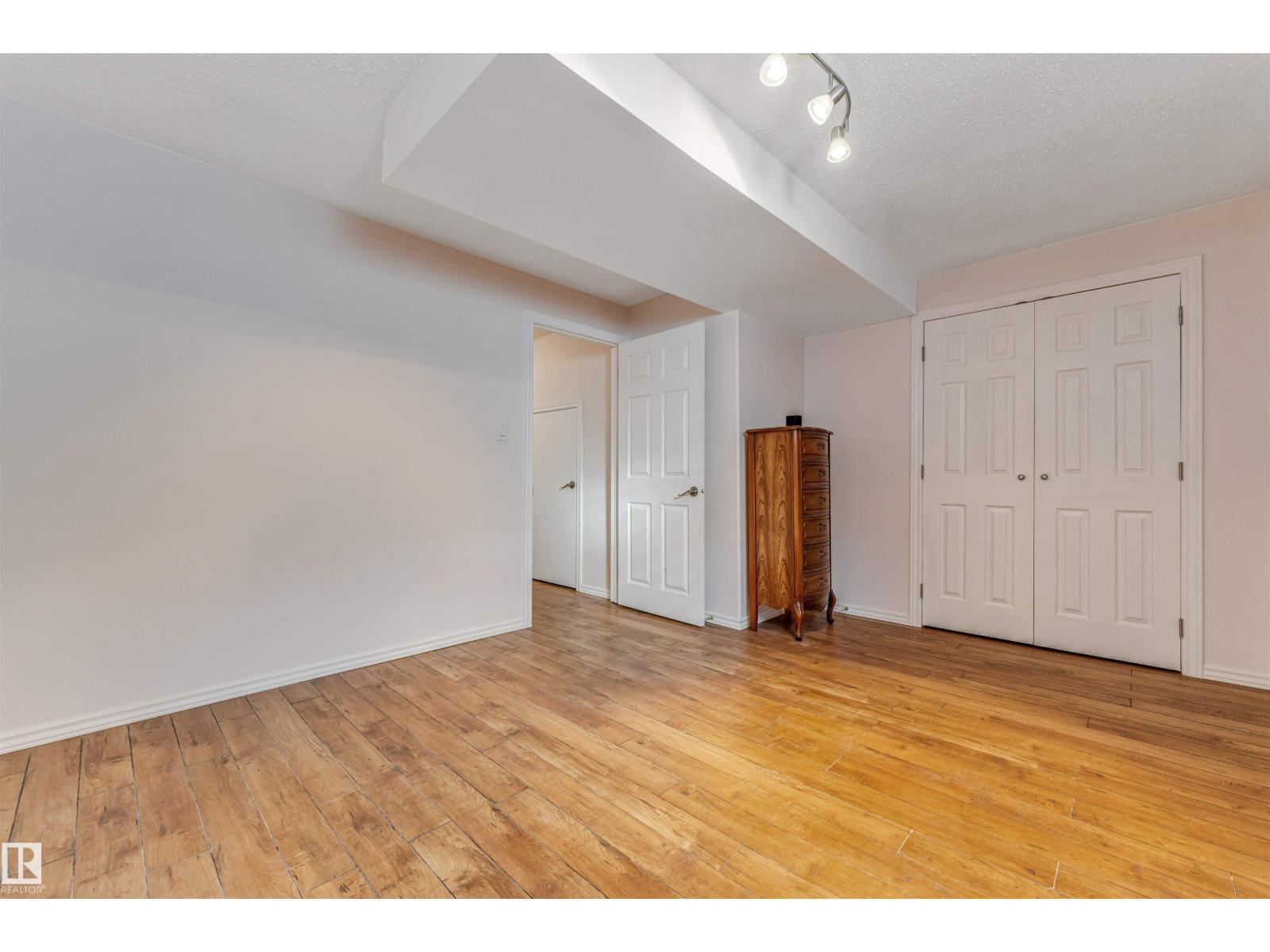 1135 74 ST SW - 42