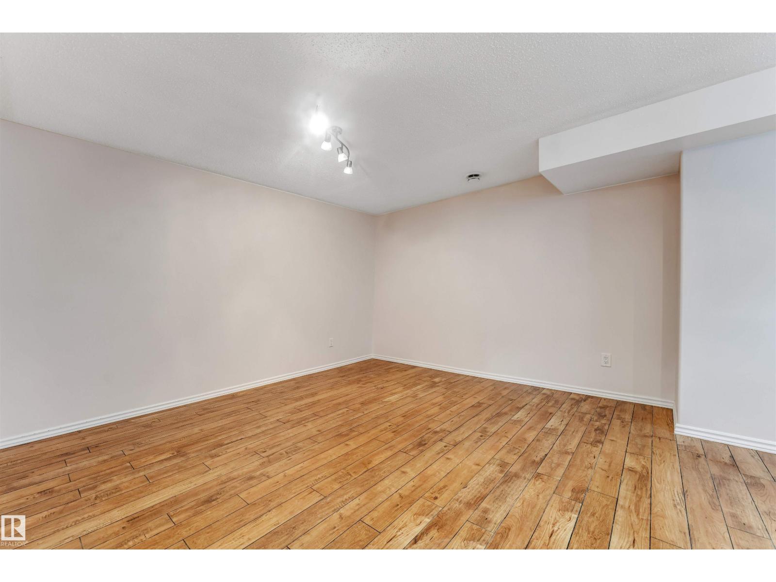 1135 74 ST SW - 44