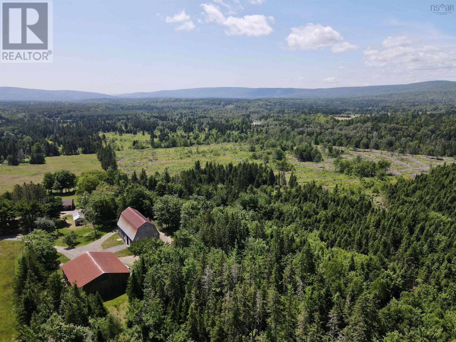 2639 Cabot Trail - 47