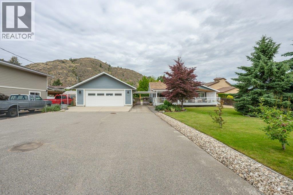 860 Fairview Road, Oliver