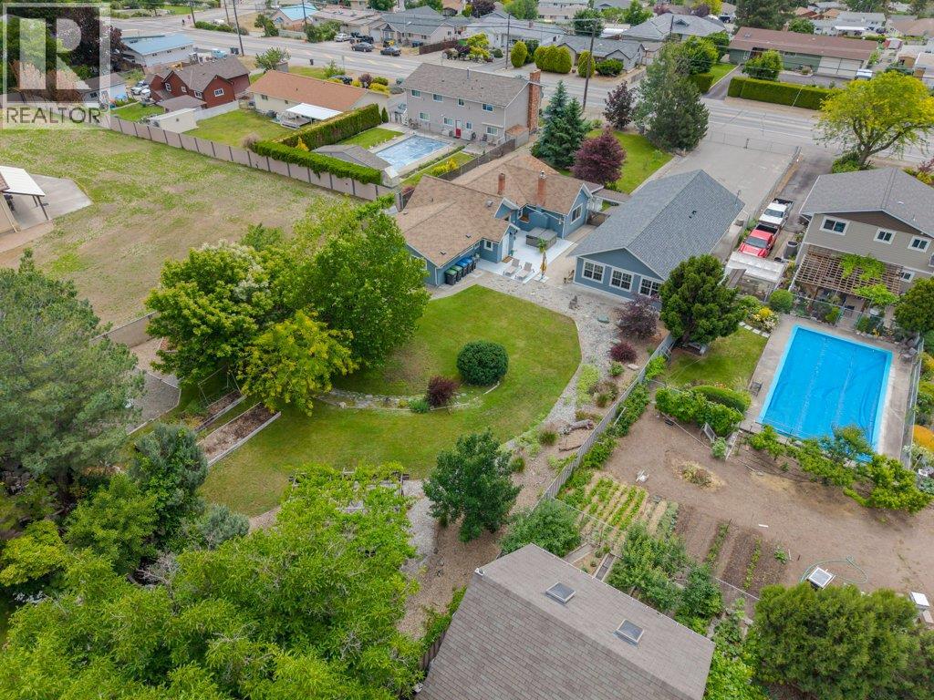 860 Fairview Road, Oliver