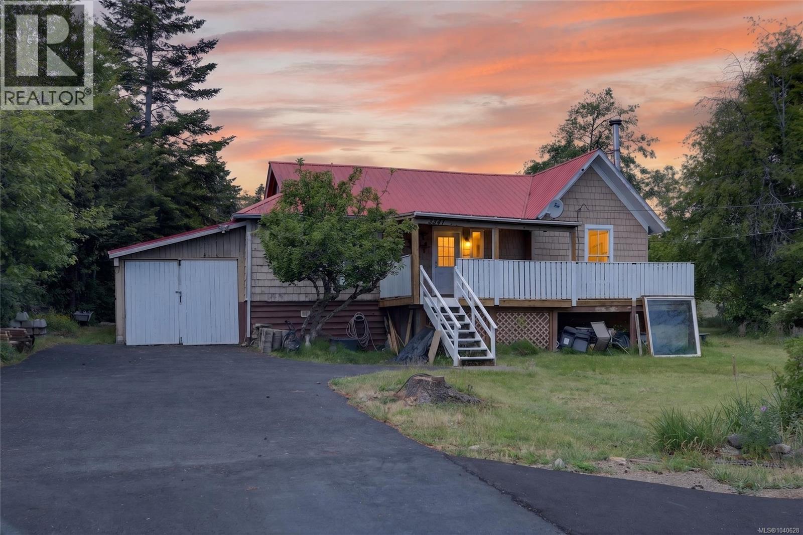5545 Island Hwy S, Union Bay — photo 3