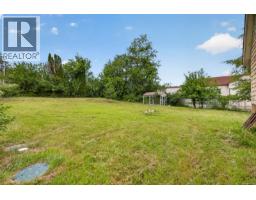 5545 Island Hwy S, Union Bay, BC V0R3B0 Photo 13