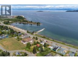 5545 Island Hwy S, Union Bay, BC V0R3B0 Photo 7