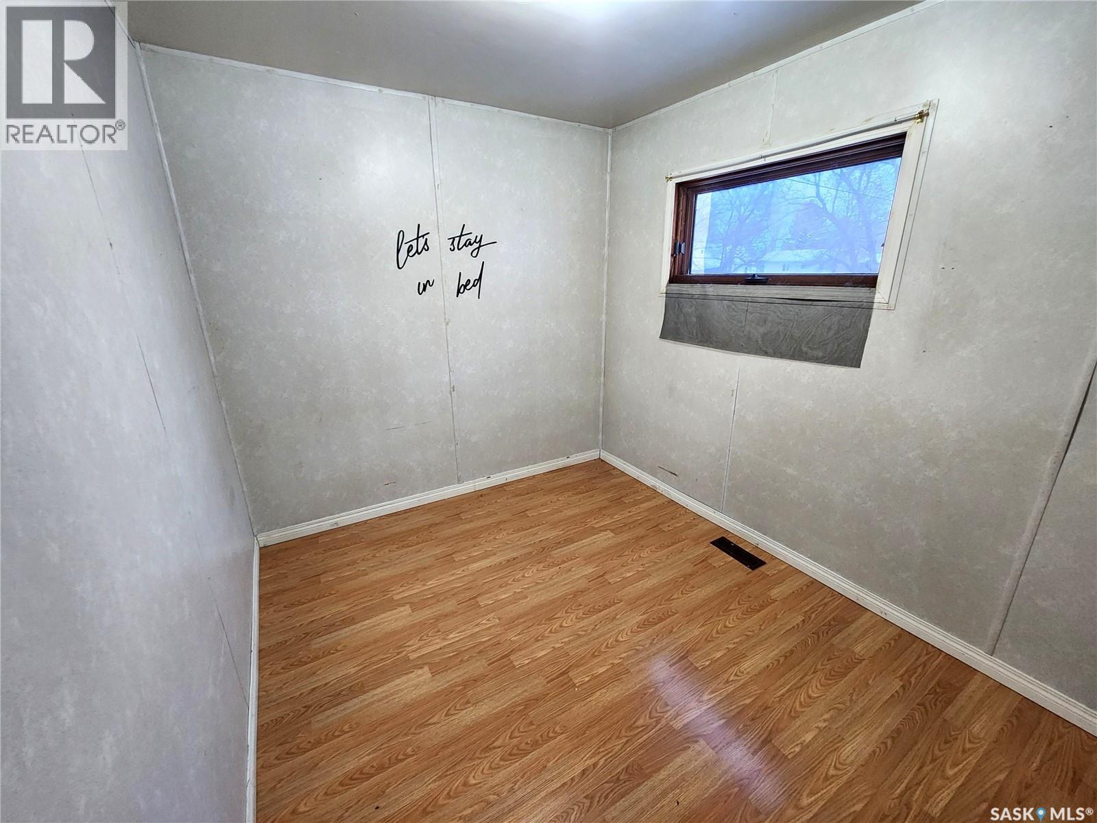508 1st AVENUE E - 10