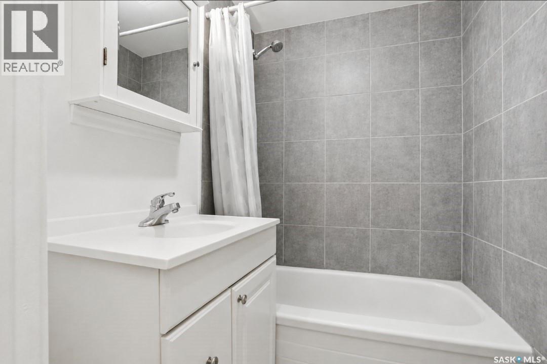 610 Albert AVENUE - 13