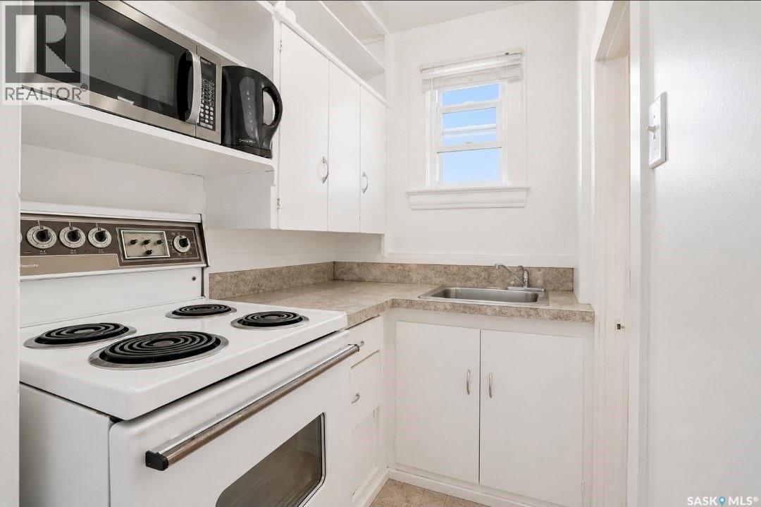 610 Albert AVENUE - 22