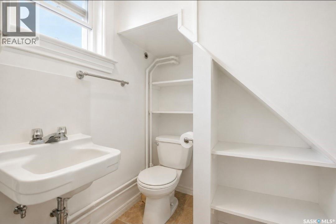 610 Albert AVENUE - 23