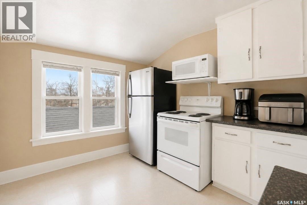 610 Albert AVENUE - 28