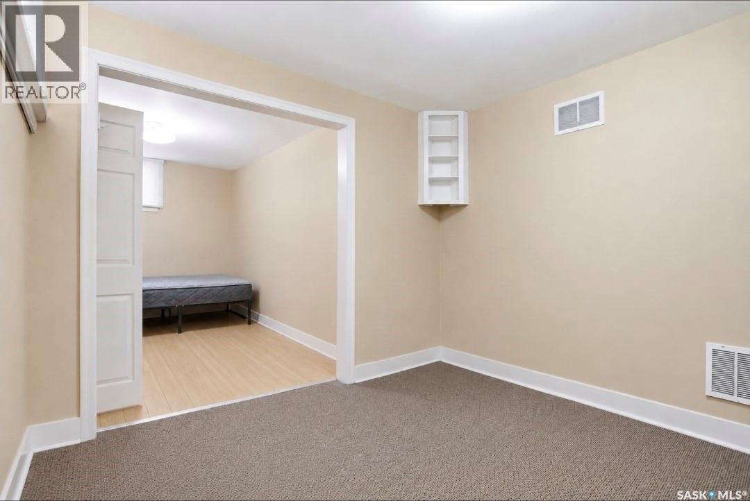 610 Albert AVENUE - 38