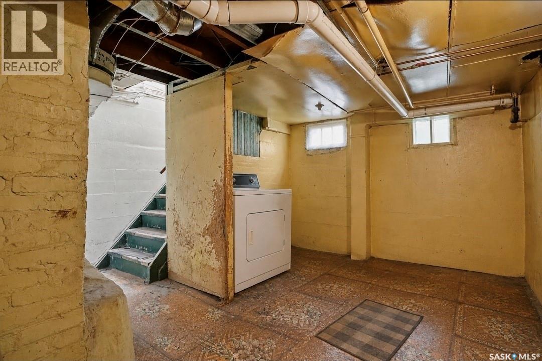 610 Albert AVENUE - 46
