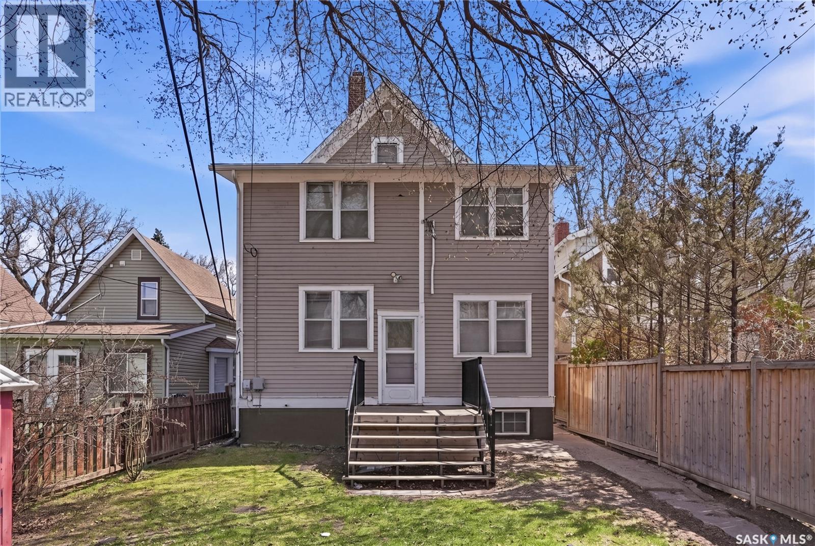 610 Albert AVENUE - 50