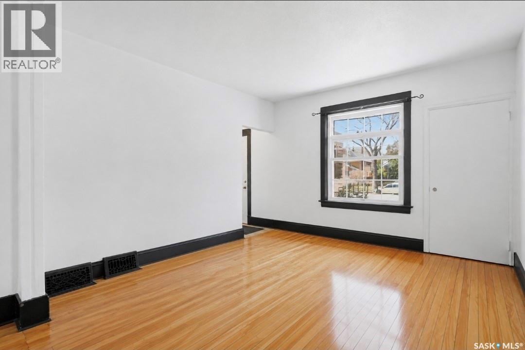 610 Albert AVENUE - 6