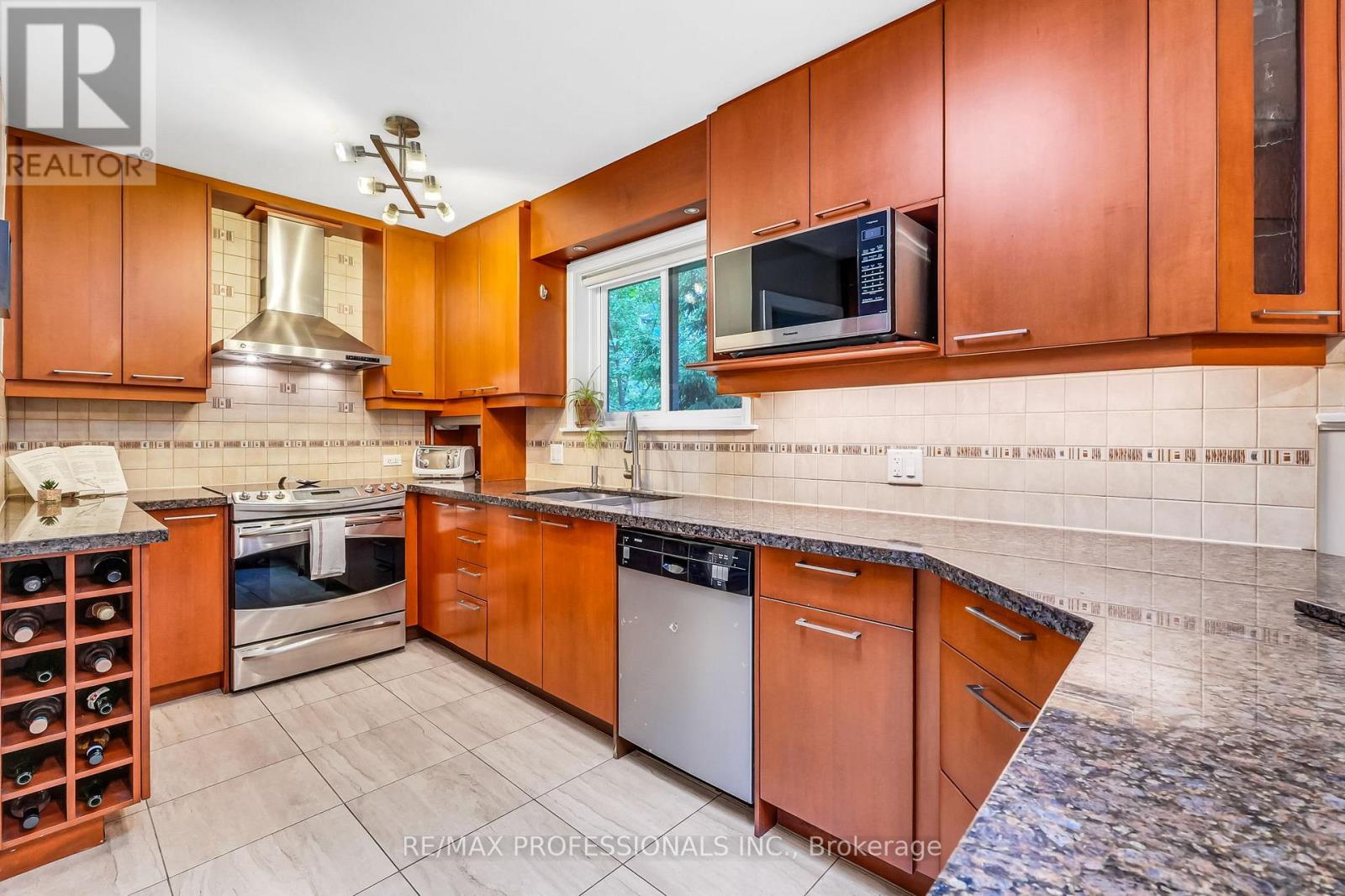 37 SUNPLAINS CRESCENT - 6