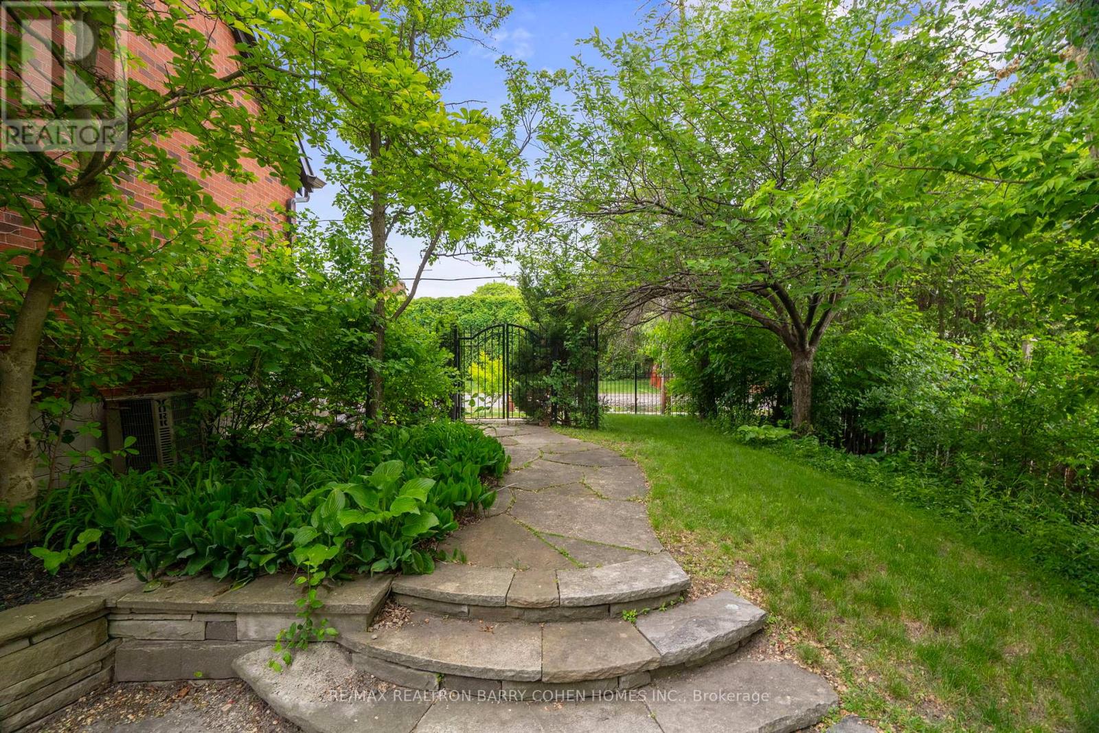 40 OLD COLONY ROAD - 39