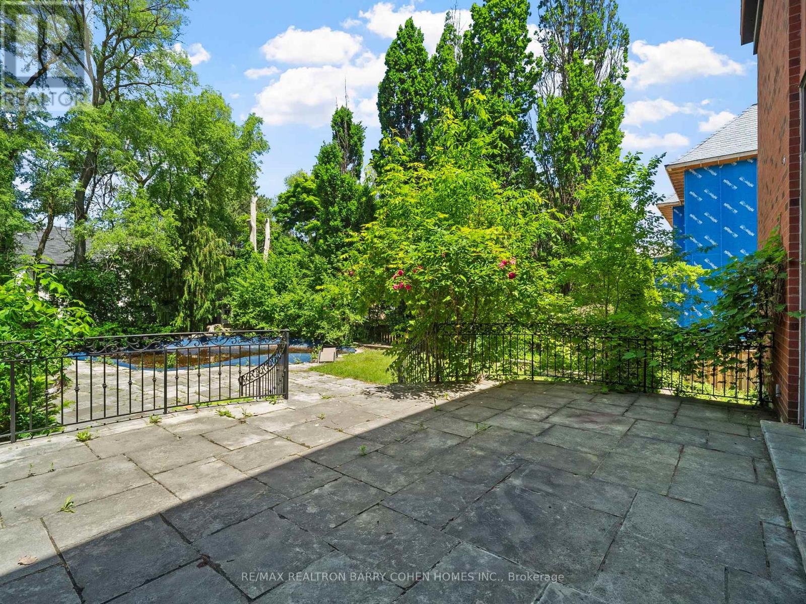 40 OLD COLONY ROAD - 44