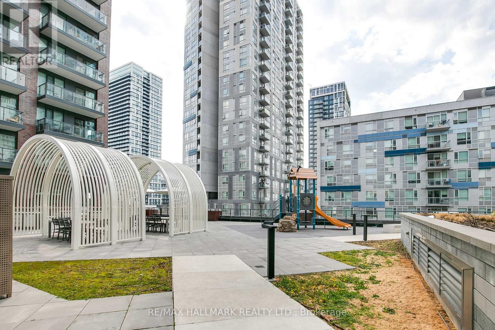 #1021 35 TUBMAN AVENUE - 39