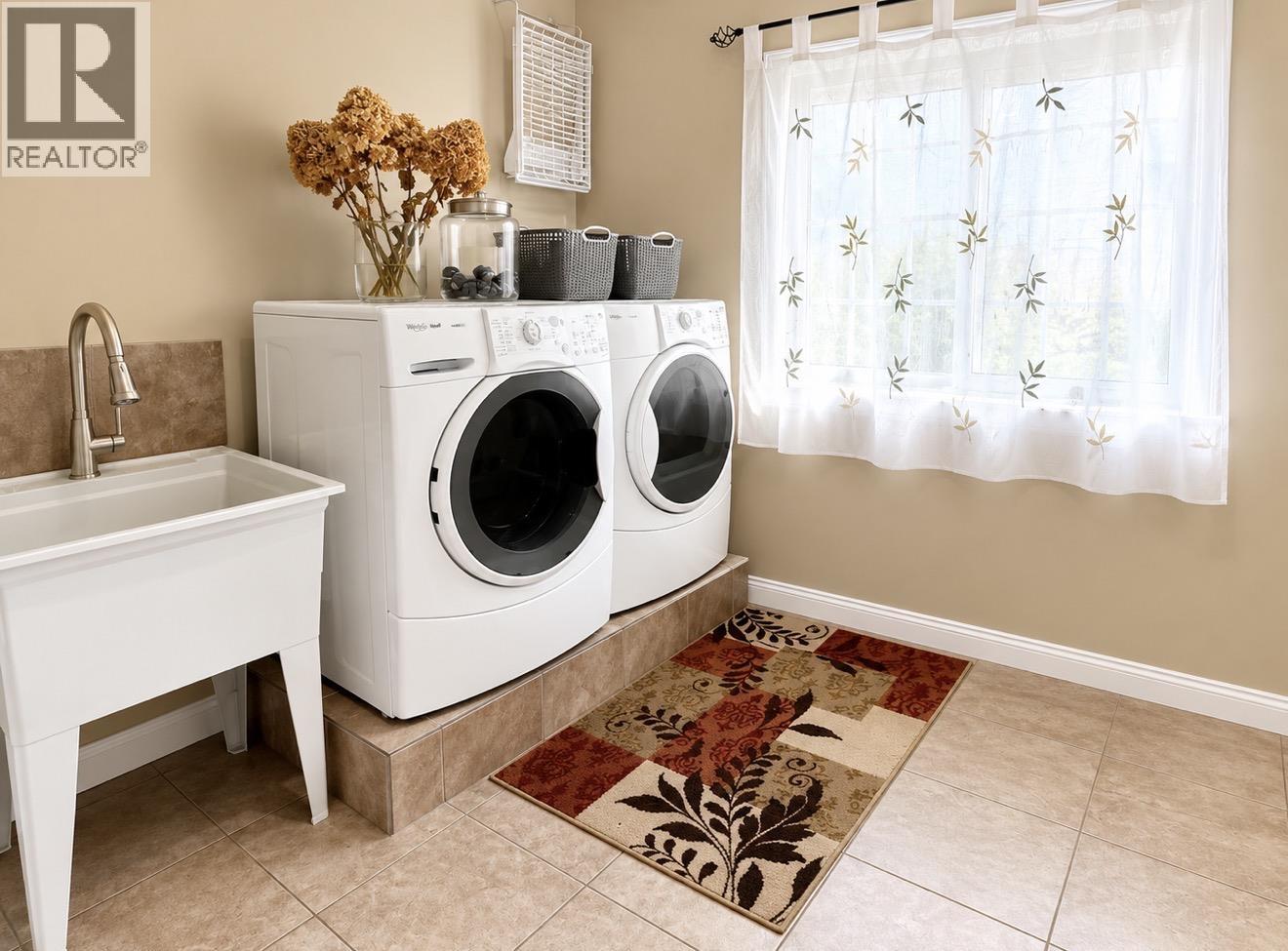 Photo 17 of 40 — 3713 CHARTWELL AVENUE · Prince George, BC
