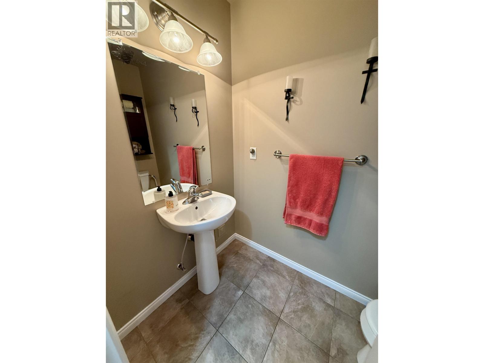 Photo 18 of 40 — 3713 CHARTWELL AVENUE · Prince George, BC