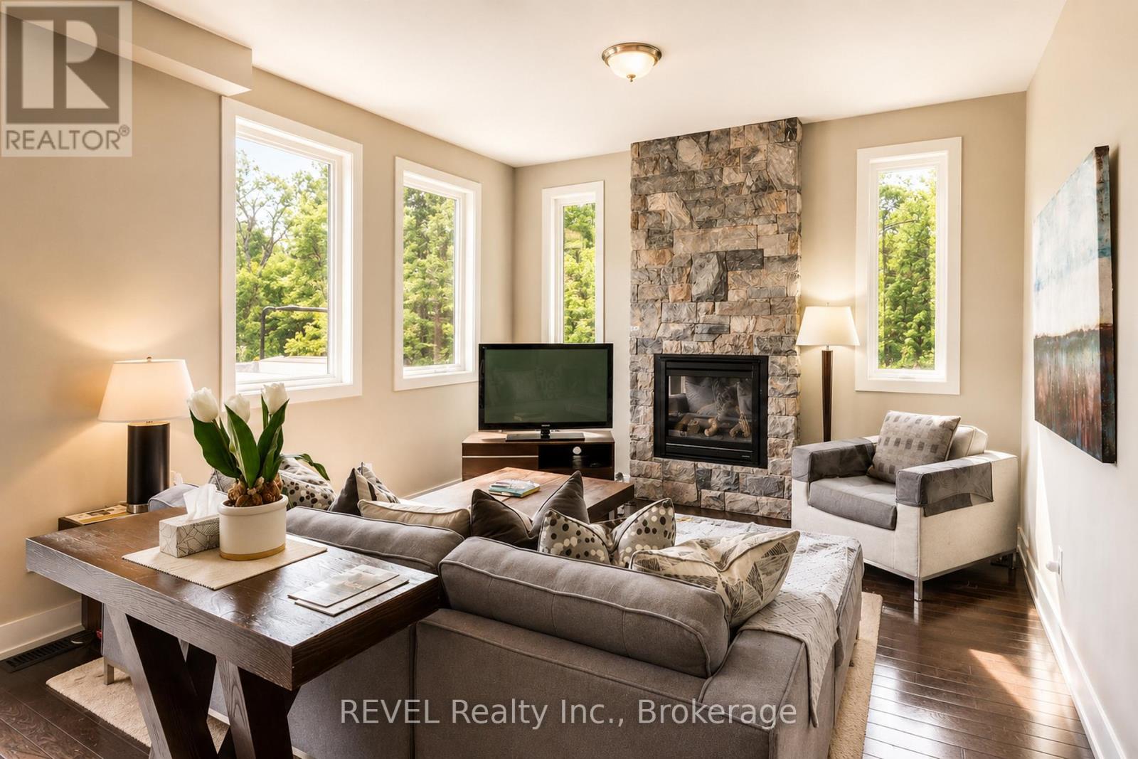 67 ROCKMOUNT CRESCENT - 7