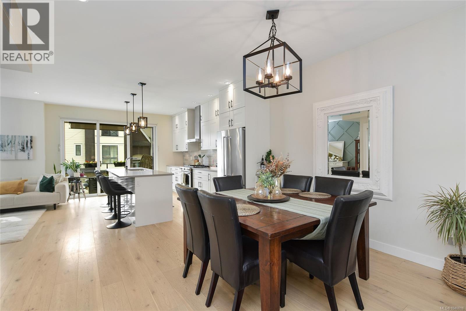 2826 Turnstyle Cres - 12