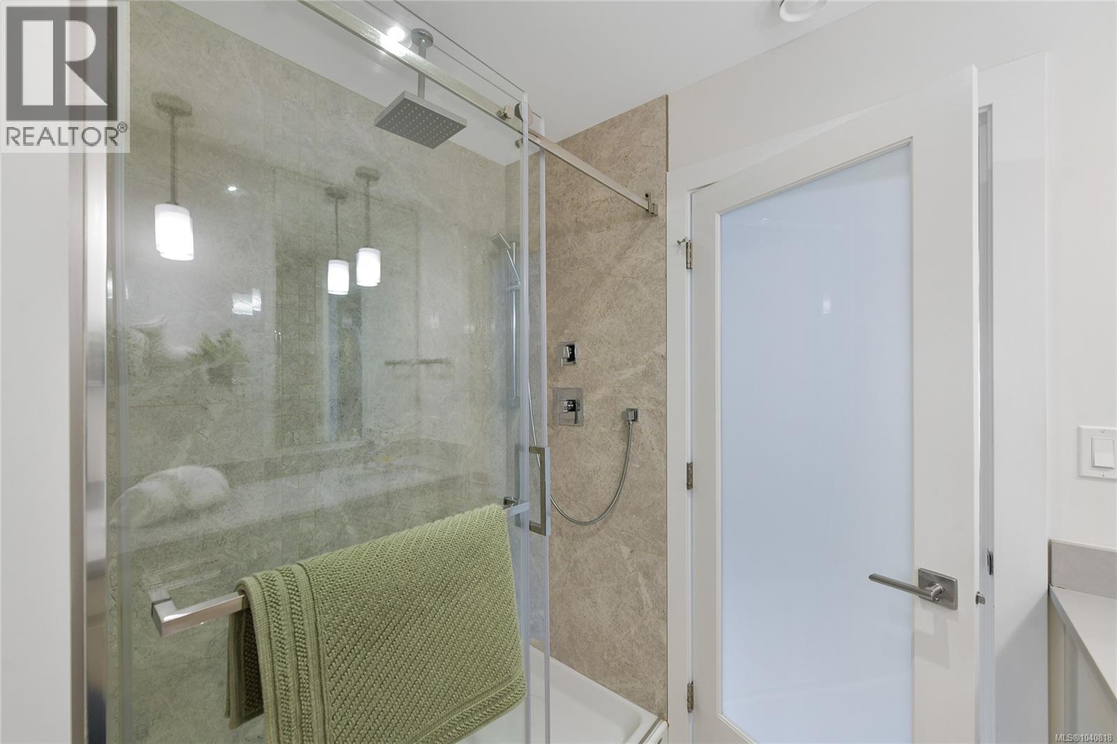 2826 Turnstyle Cres - 32