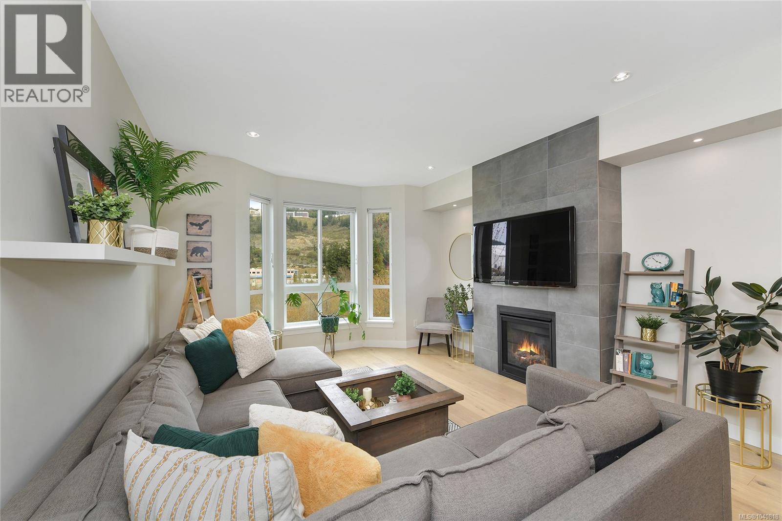 2826 Turnstyle Cres - 4