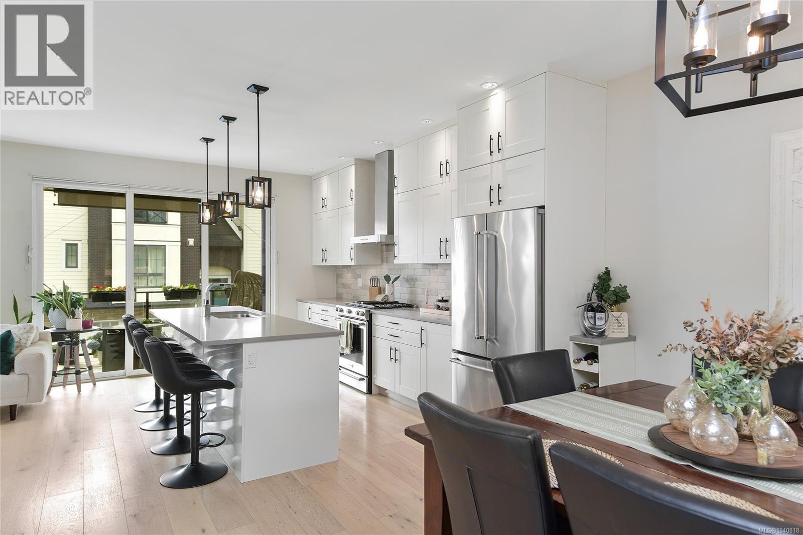 2826 Turnstyle Cres - 5
