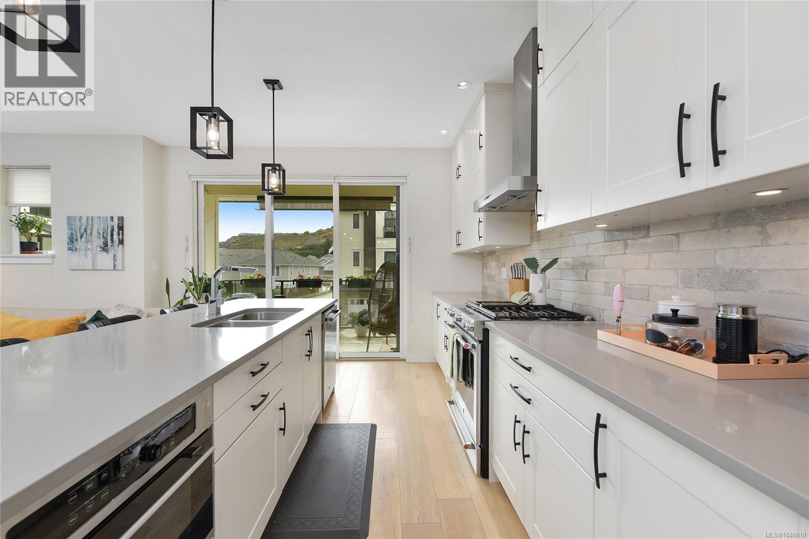 2826 Turnstyle Cres - 7