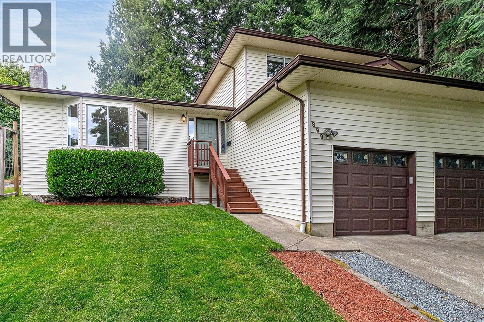 899 Cecil Blogg Dr - 1