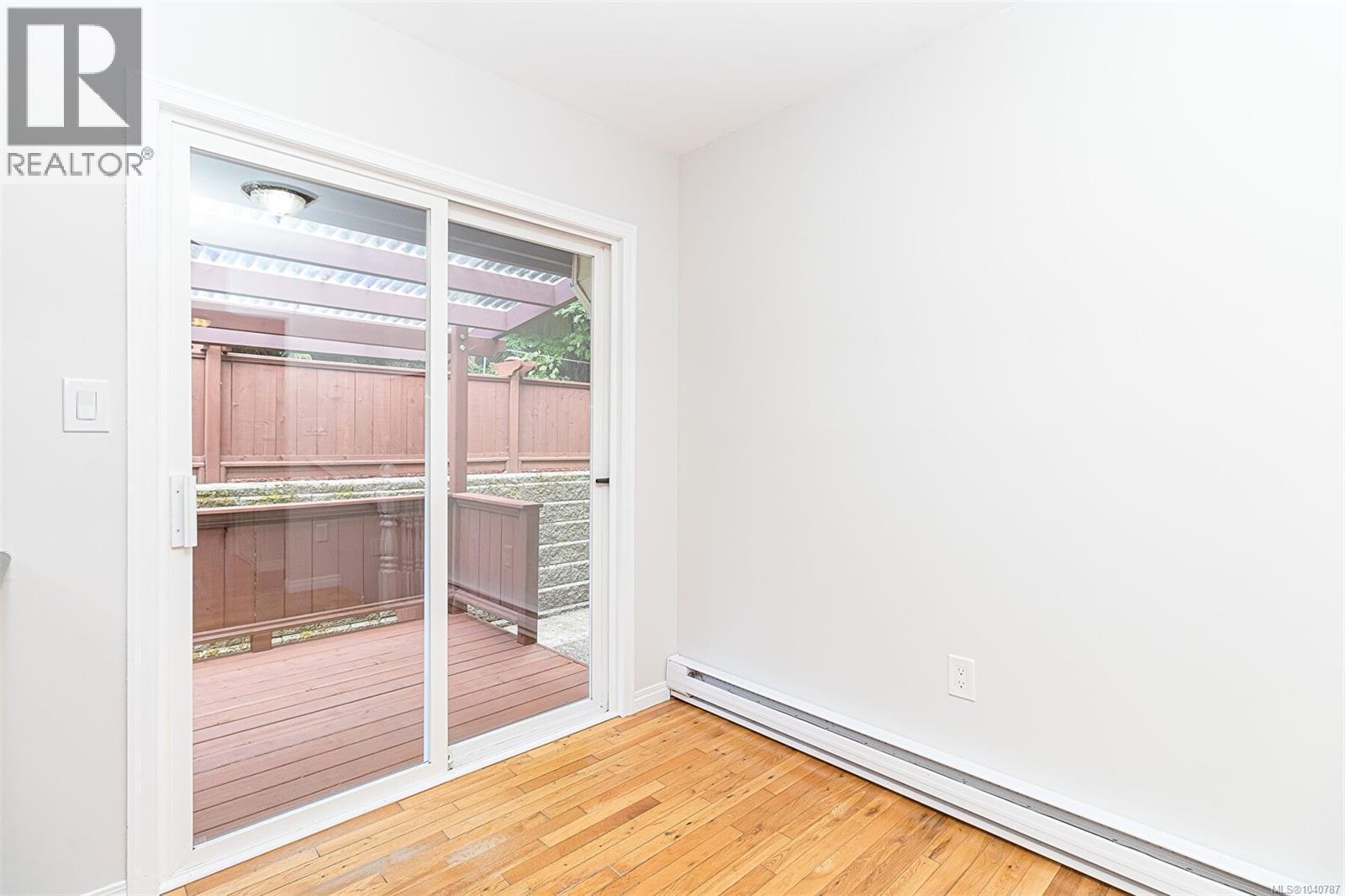 899 Cecil Blogg Dr - 10