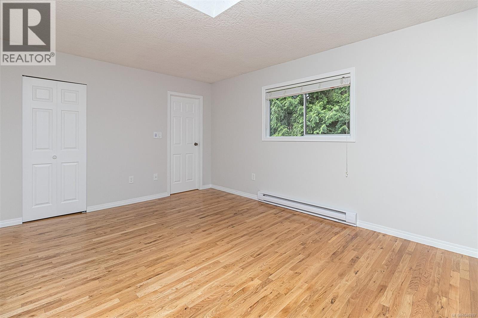 899 Cecil Blogg Dr - 13