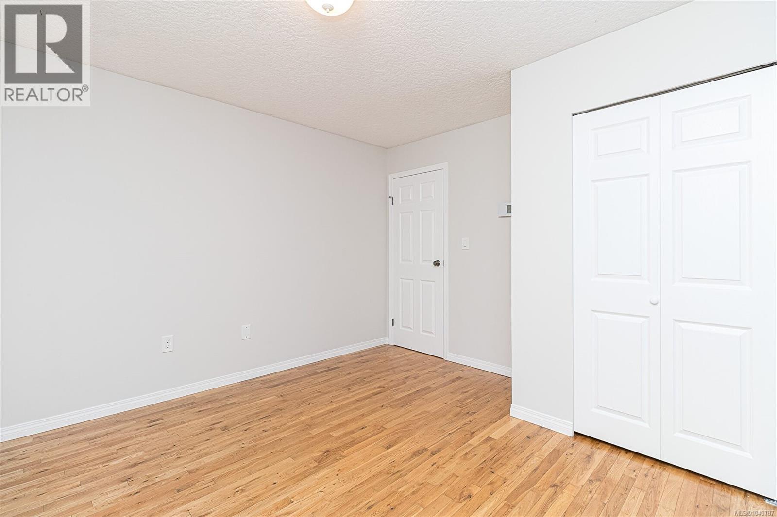 899 Cecil Blogg Dr - 16
