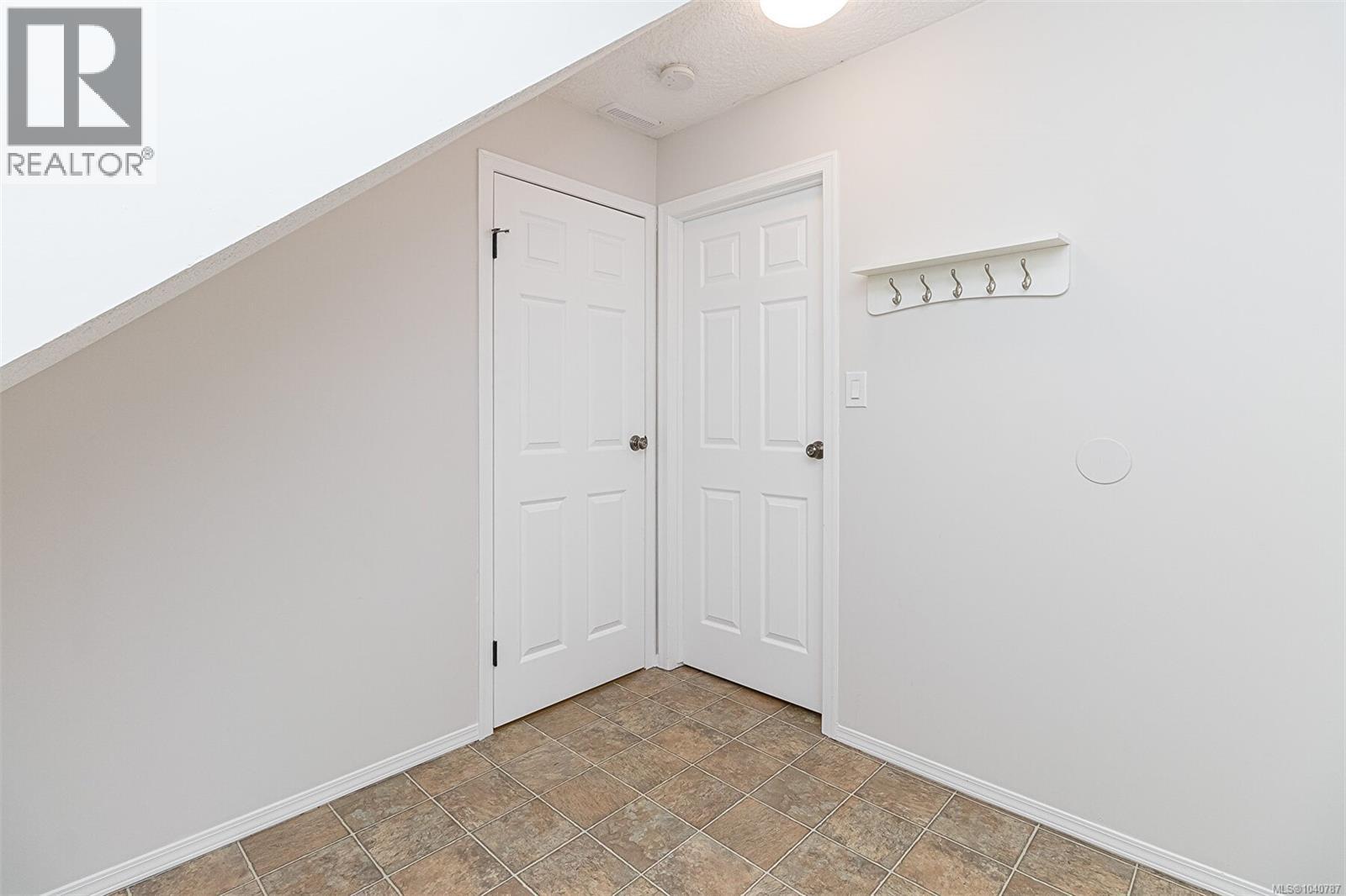 899 Cecil Blogg Dr - 19