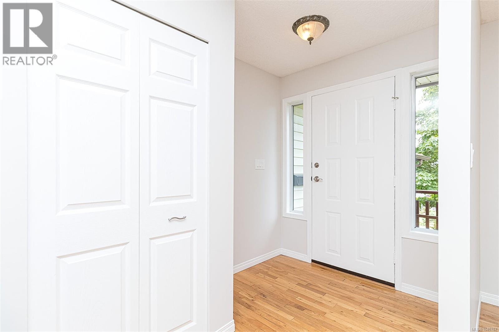 899 Cecil Blogg Dr - 2
