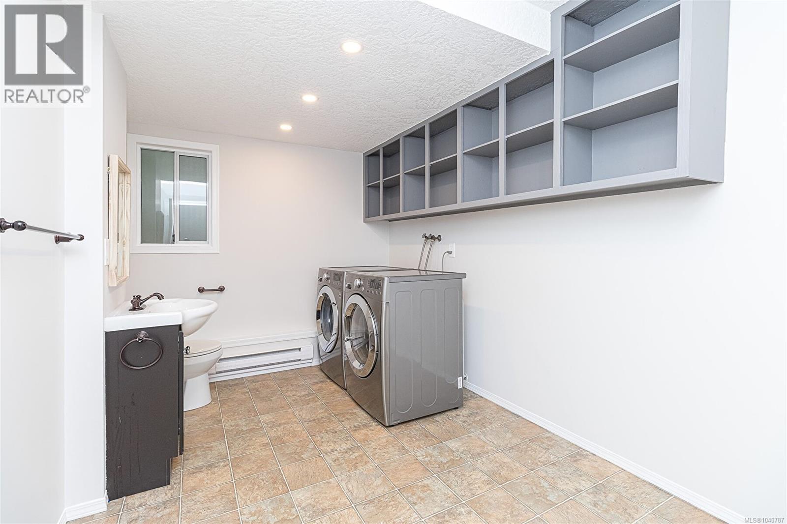 899 Cecil Blogg Dr - 20