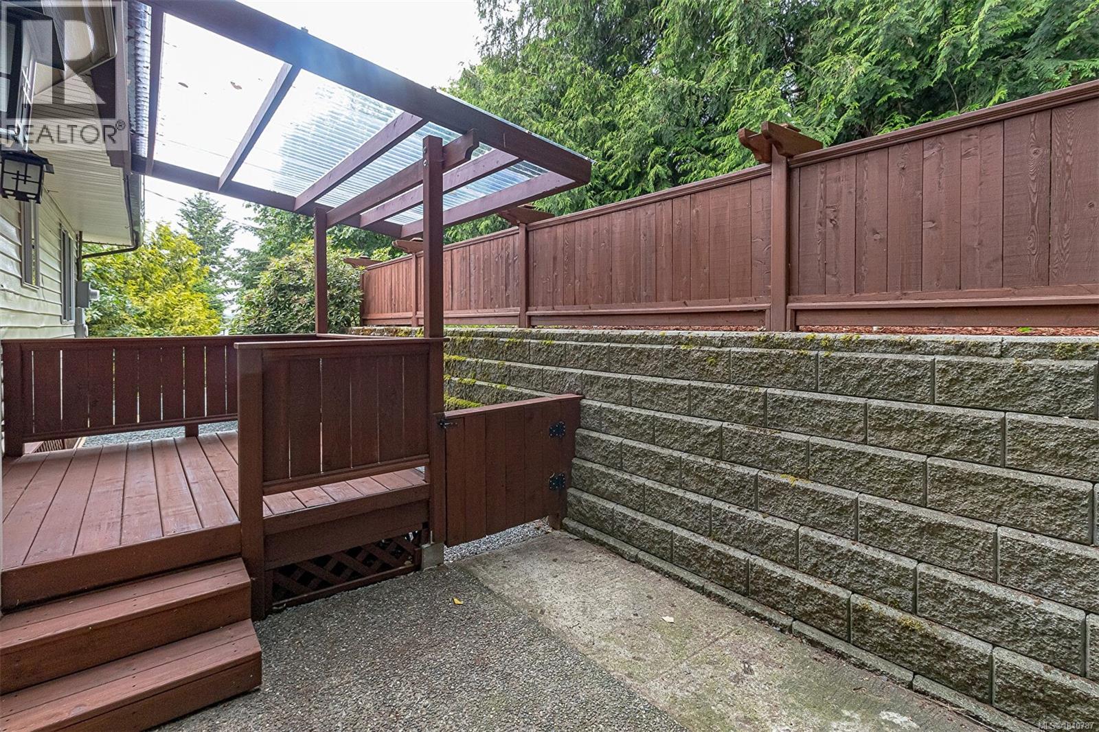 899 Cecil Blogg Dr - 23