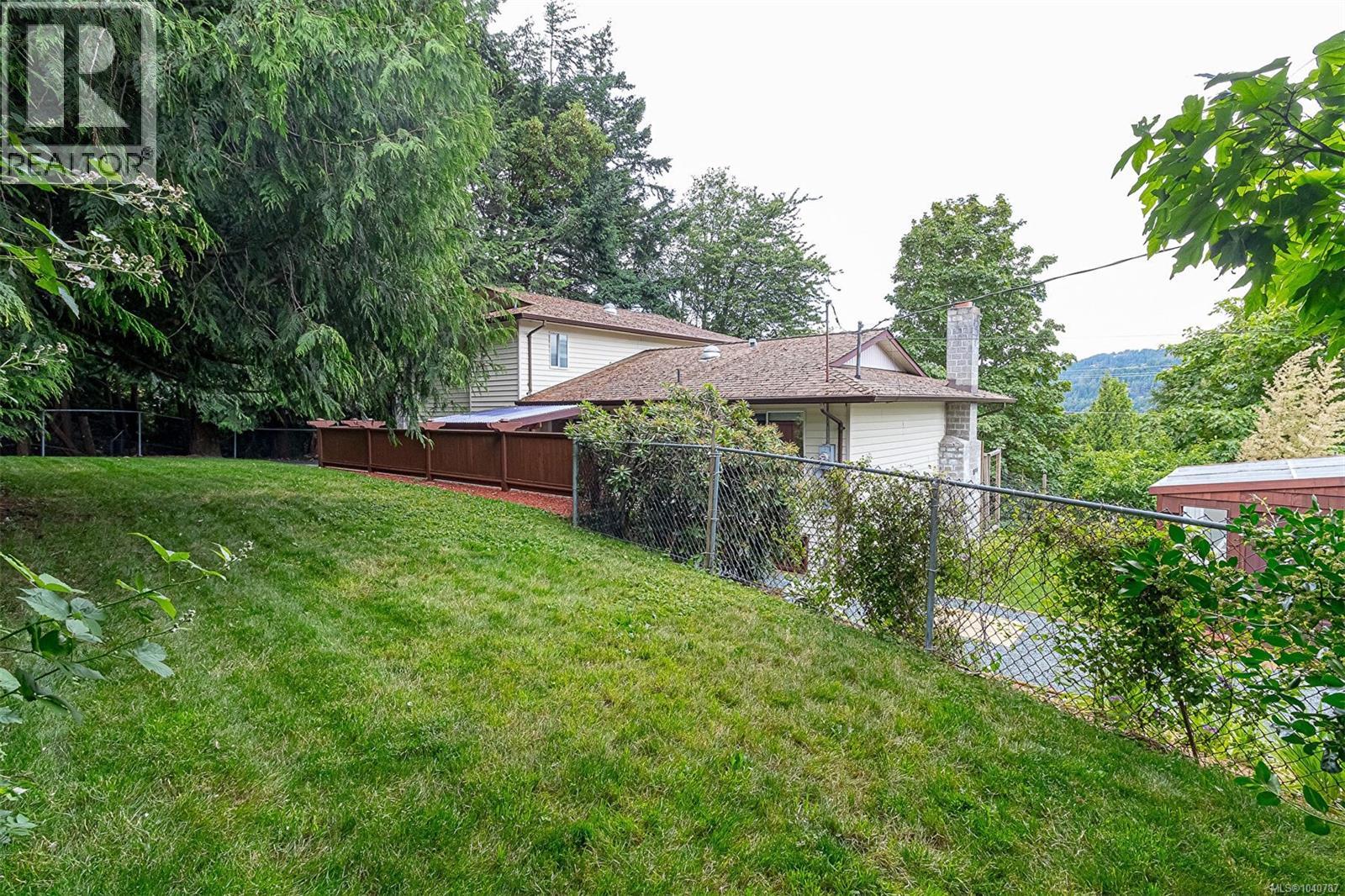899 Cecil Blogg Dr - 25
