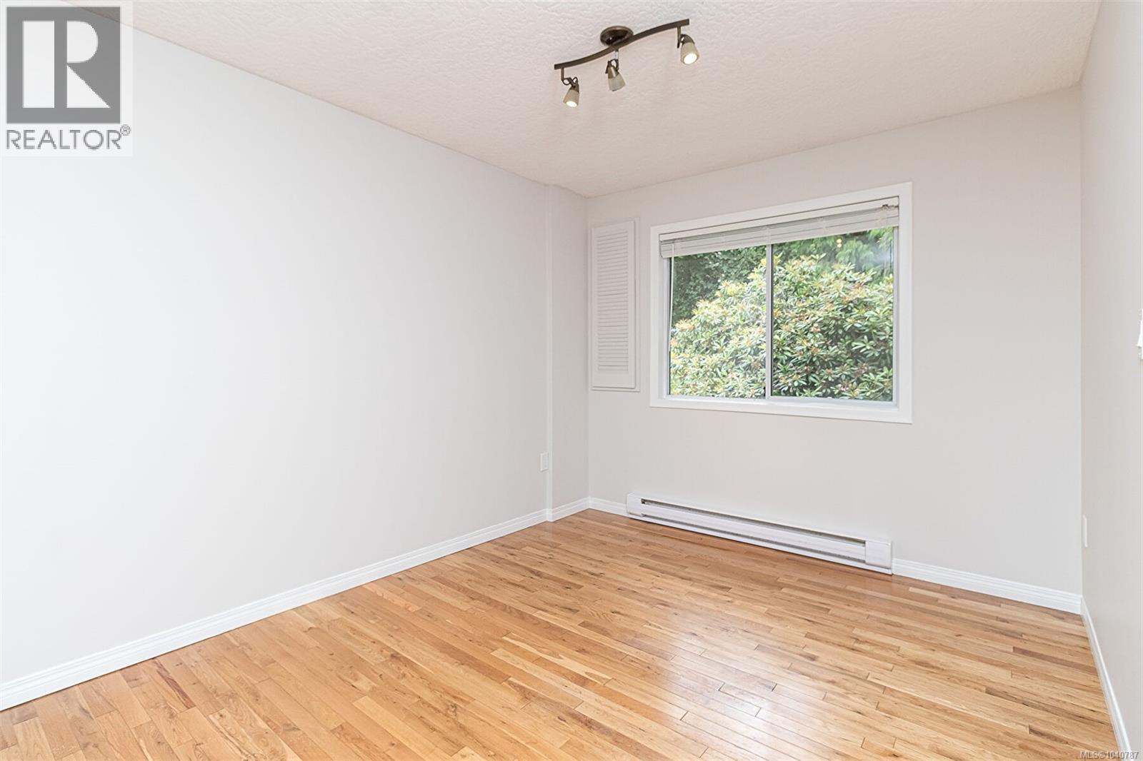 899 Cecil Blogg Dr - 5