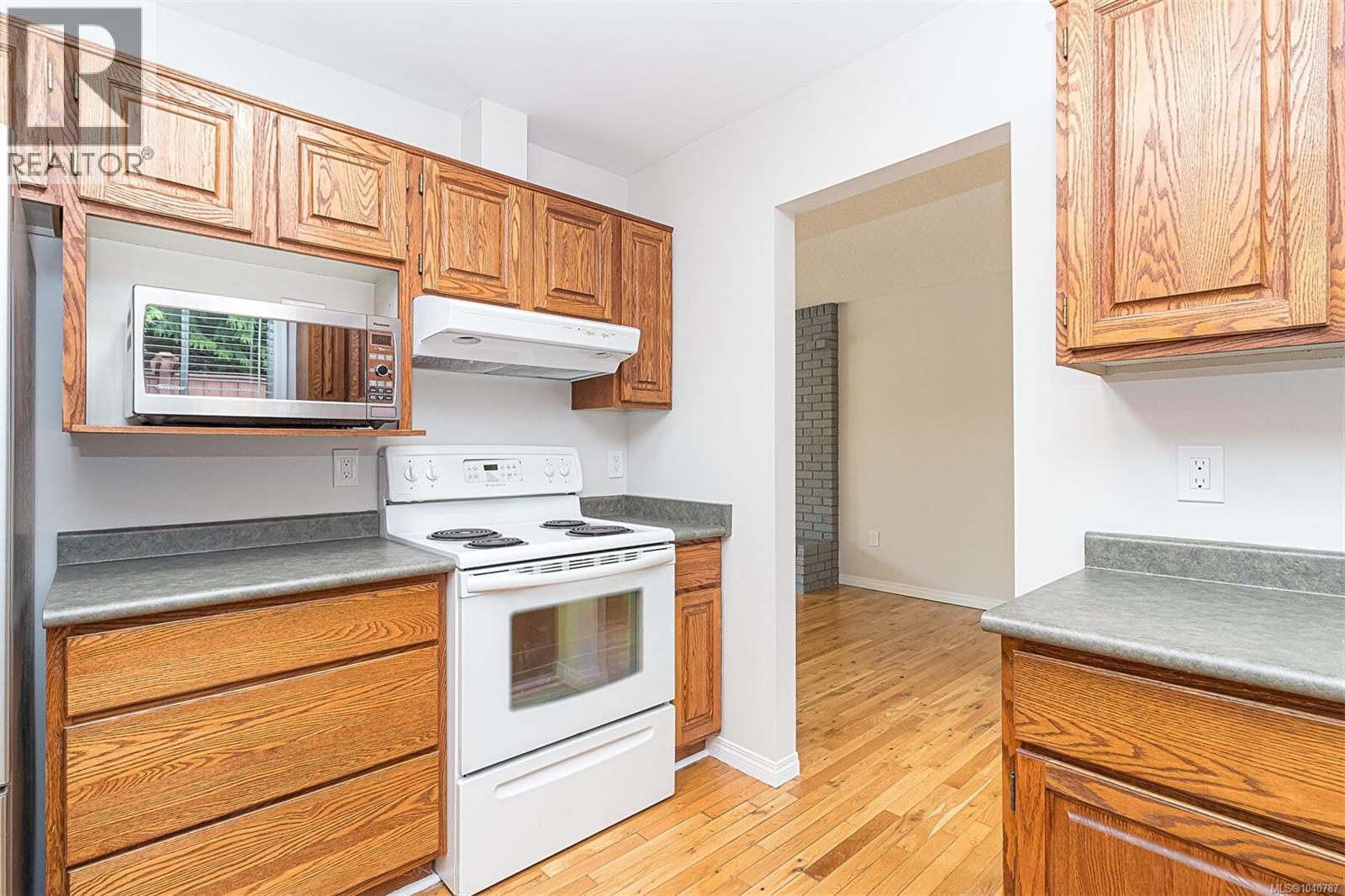 899 Cecil Blogg Dr - 8