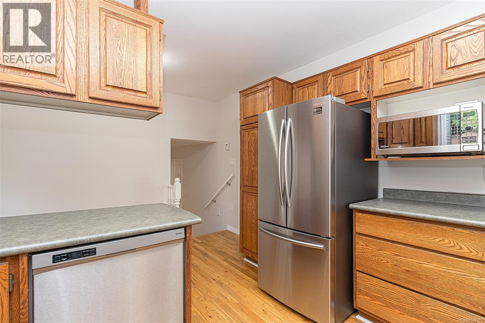899 Cecil Blogg Dr - 9