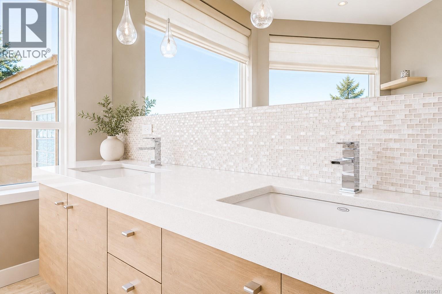 #20 4771 Cordova Bay Rd - 24
