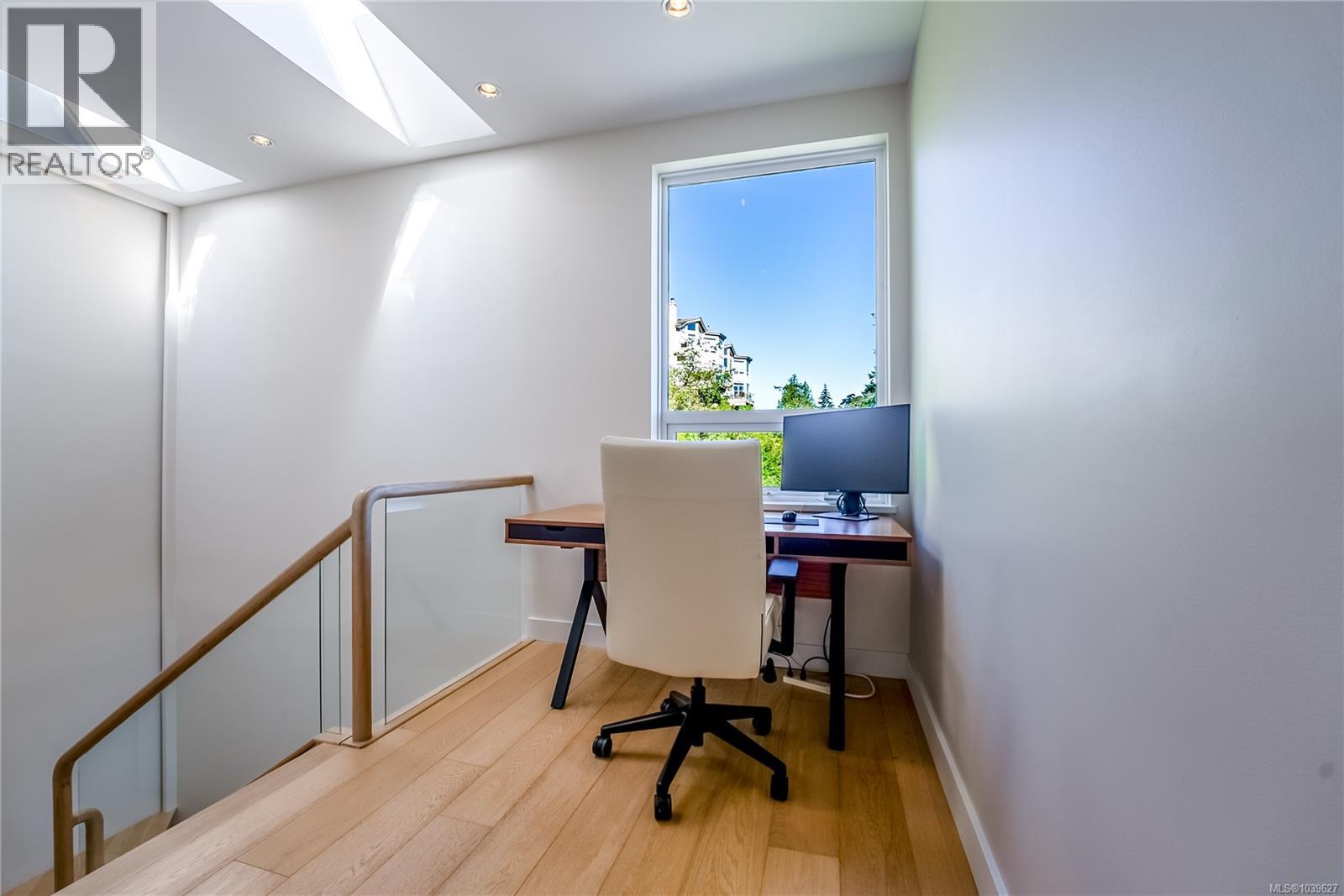 #20 4771 Cordova Bay Rd - 26