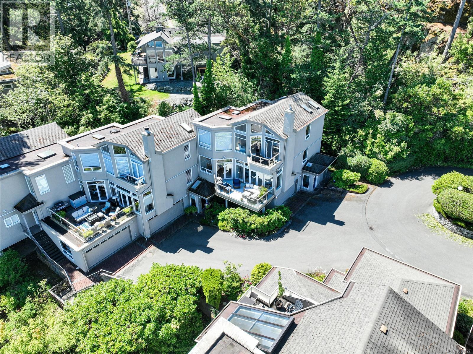 #20 4771 Cordova Bay Rd - 40