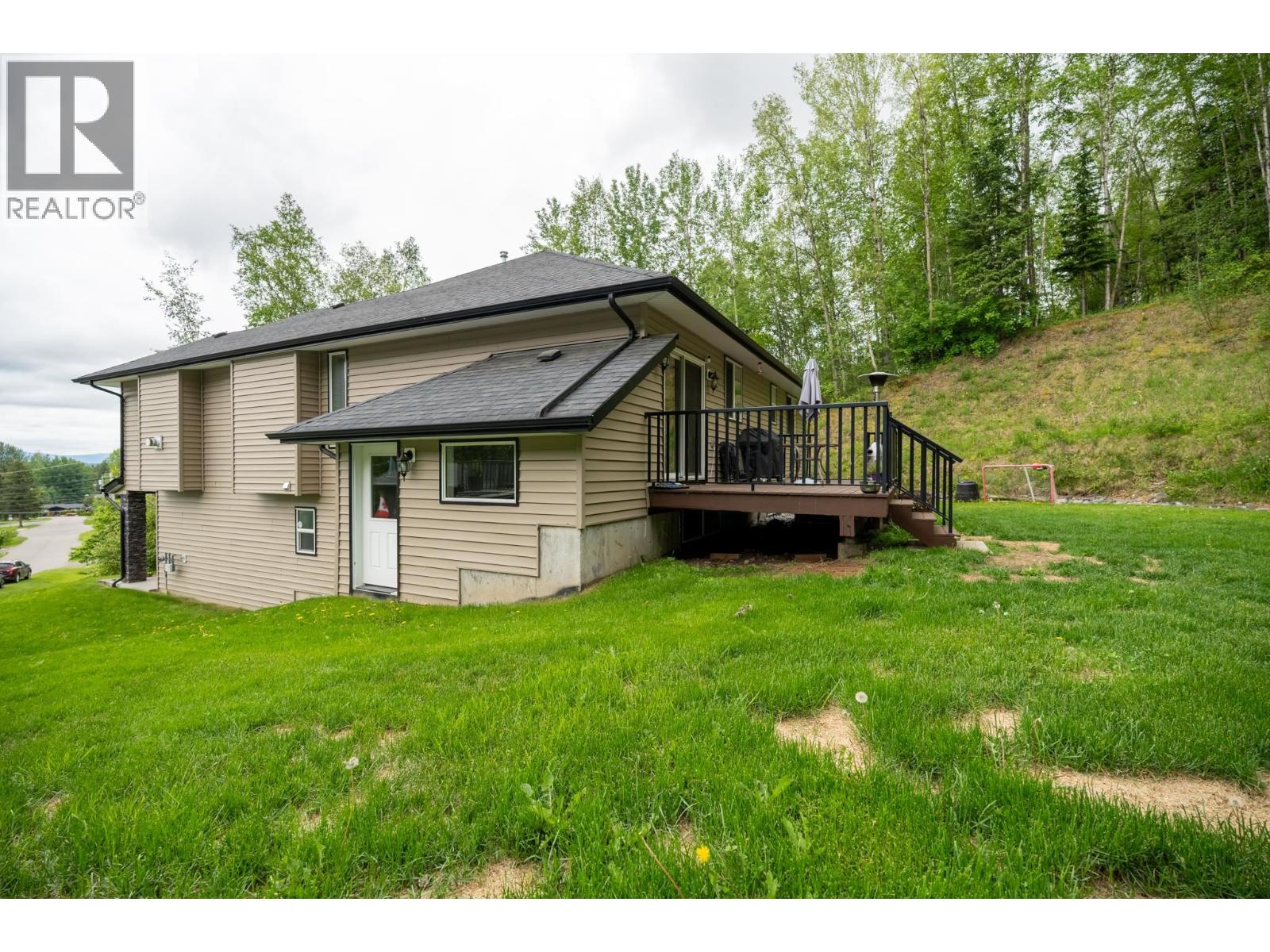 Photo 31 of 35 — 3065 CHARELLA PLACE · Prince George, BC