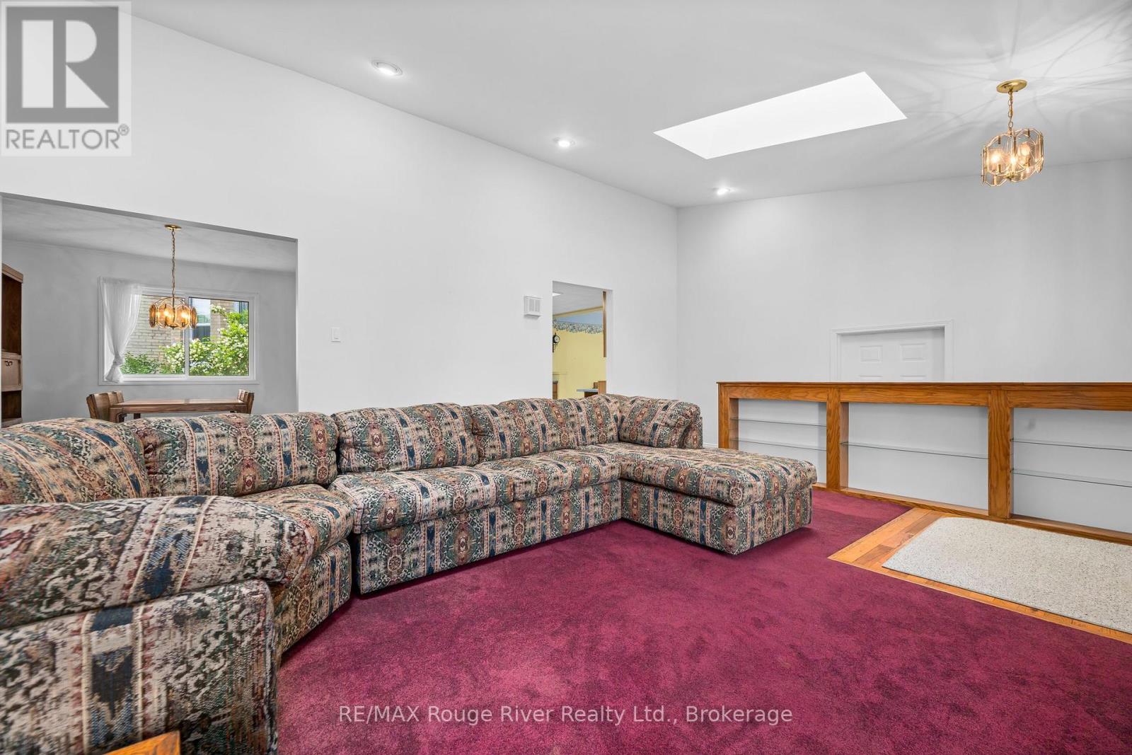 59 1/2 VICTORIA AVENUE N - 13