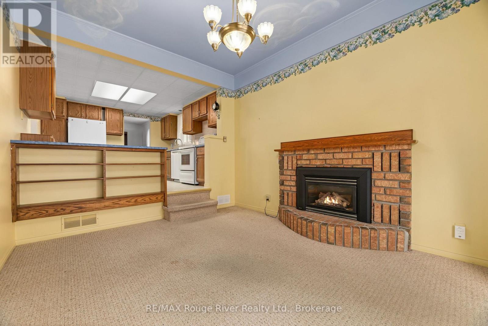 59 1/2 VICTORIA AVENUE N - 18