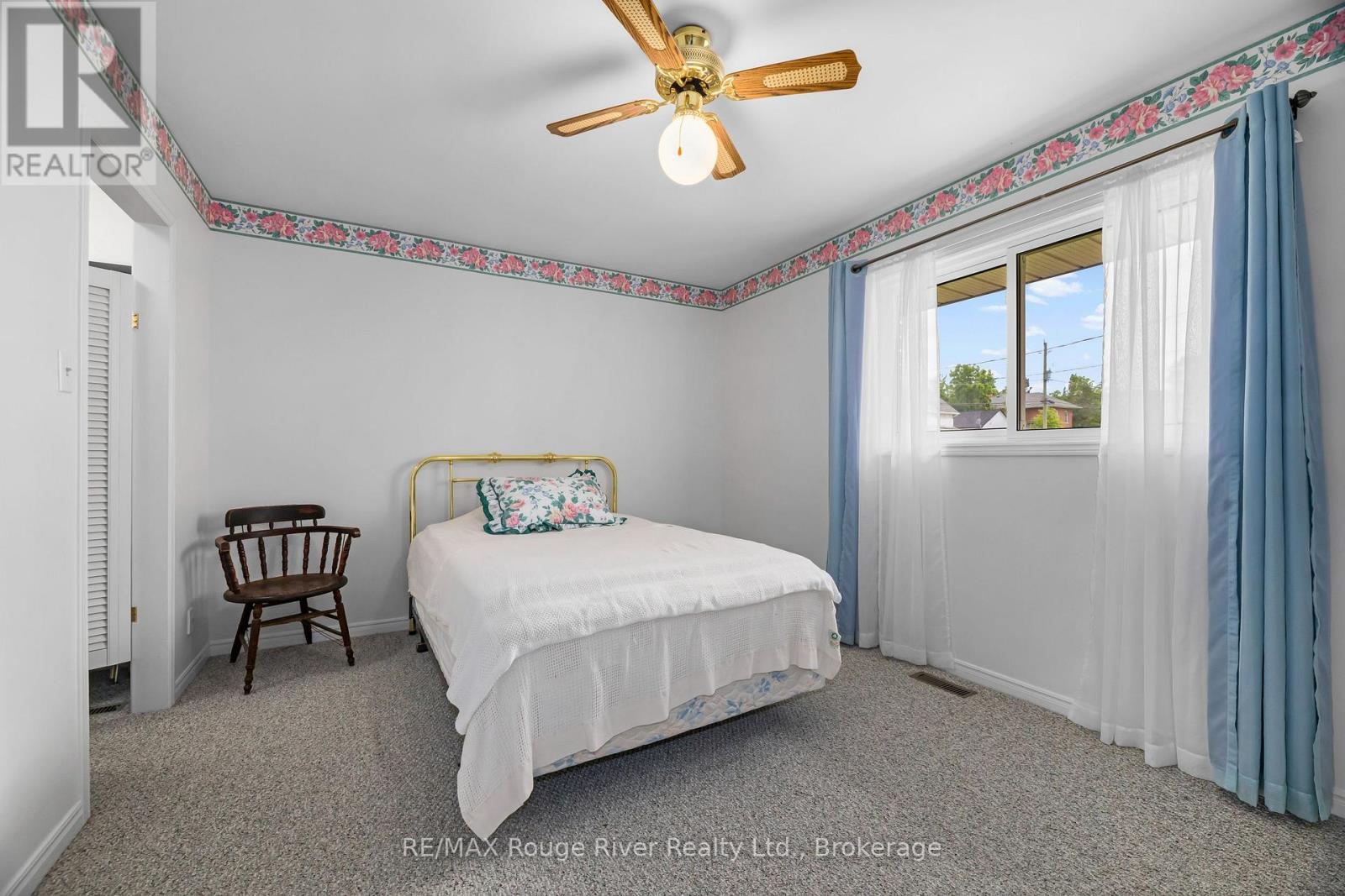 59 1/2 VICTORIA AVENUE N - 23