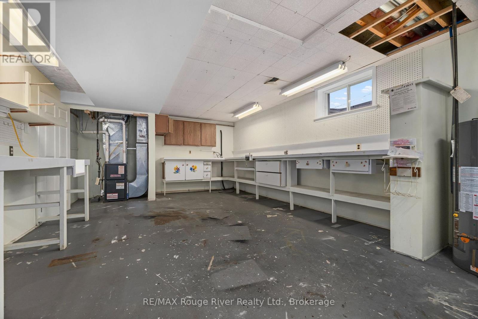 59 1/2 VICTORIA AVENUE N - 32