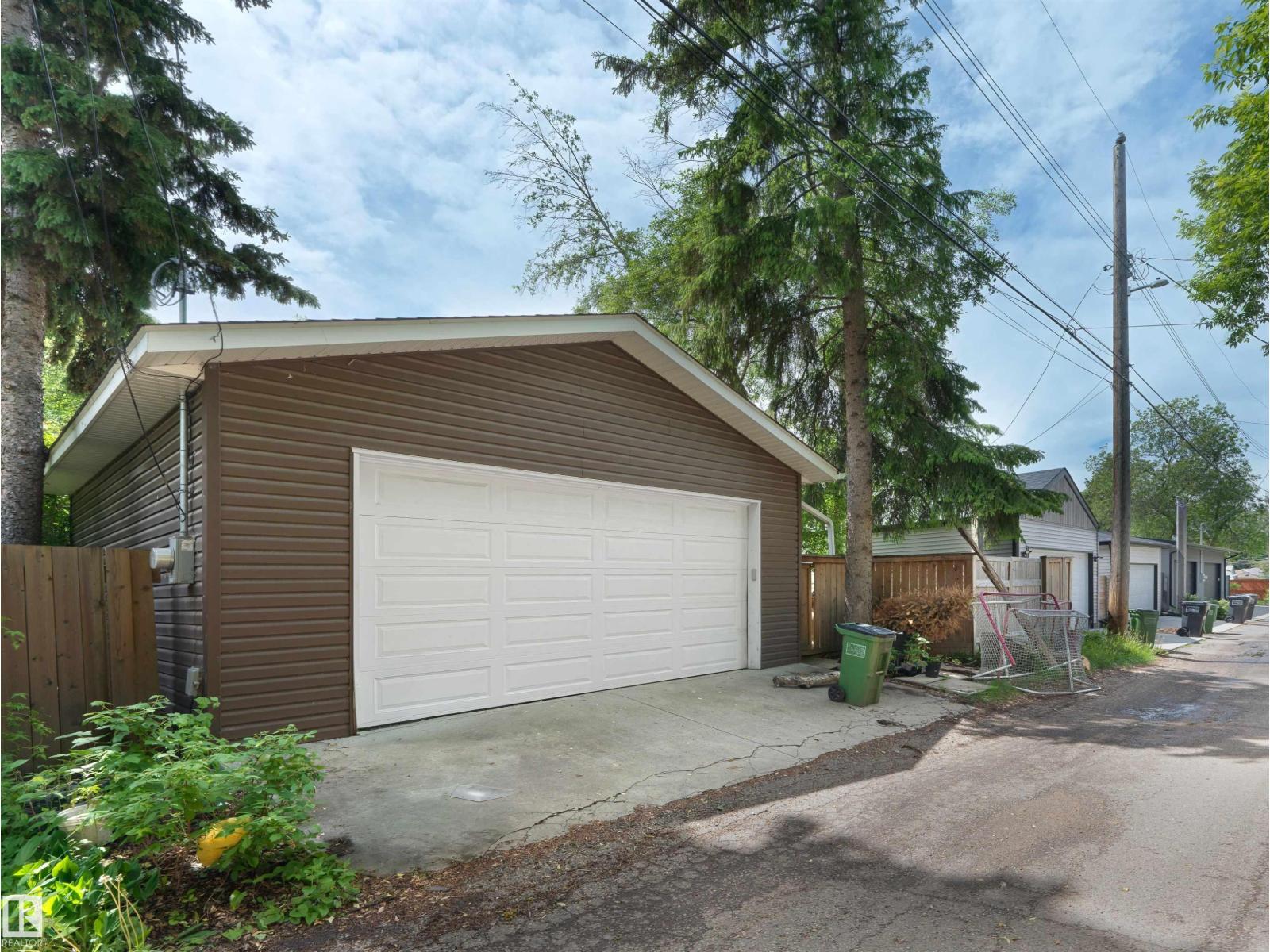 7624 92 AV NW — photo 40